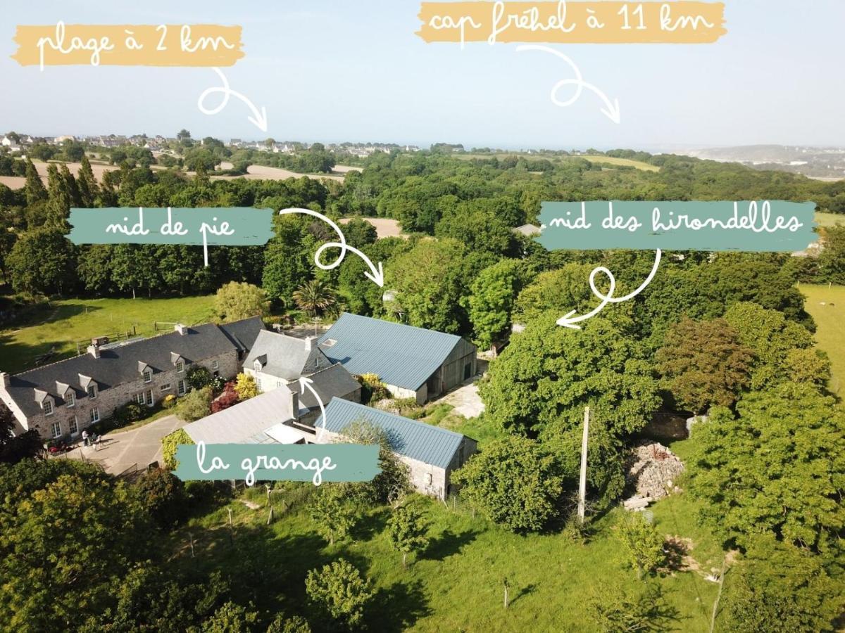 La Ville Es Renais - Ferme Et Maison D'Hotes Insolite 에르퀴 외부 사진